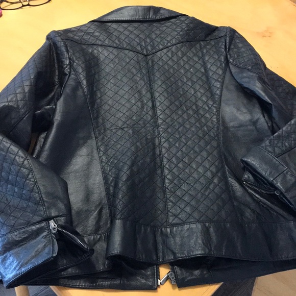 Ladies leather jacket - Picture 2 of 3